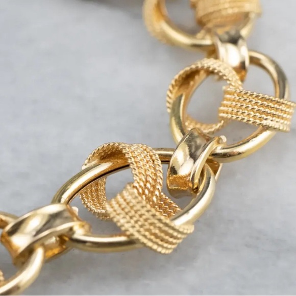 Market Square Jewelers 18k Gold Fancy Link Bracelet - Picture 4 of 8